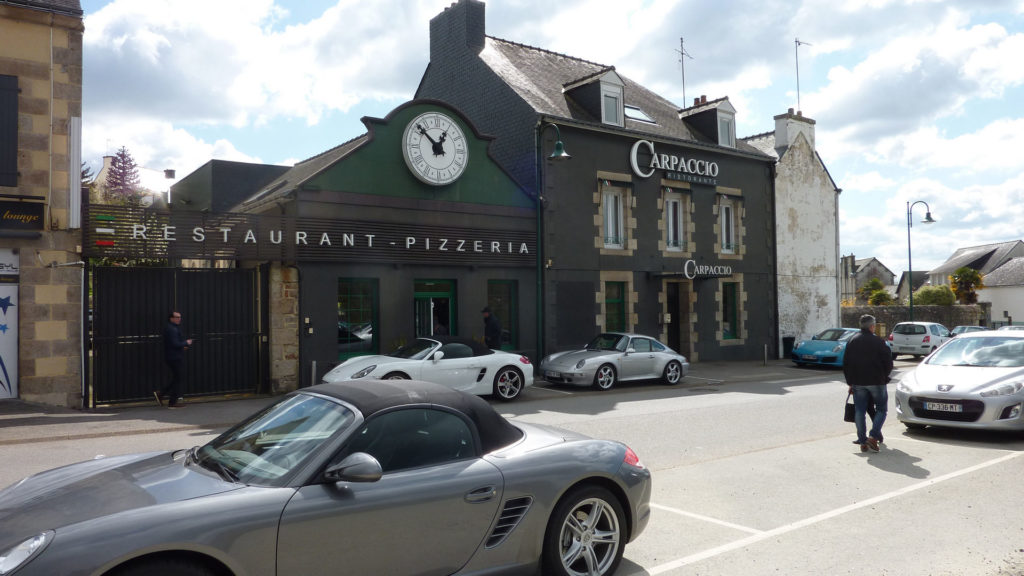 Sortie le 3 avril 2022 avec le CLUB DE SAINT BRIEUC au total 70 PORSCHE à Pontivy