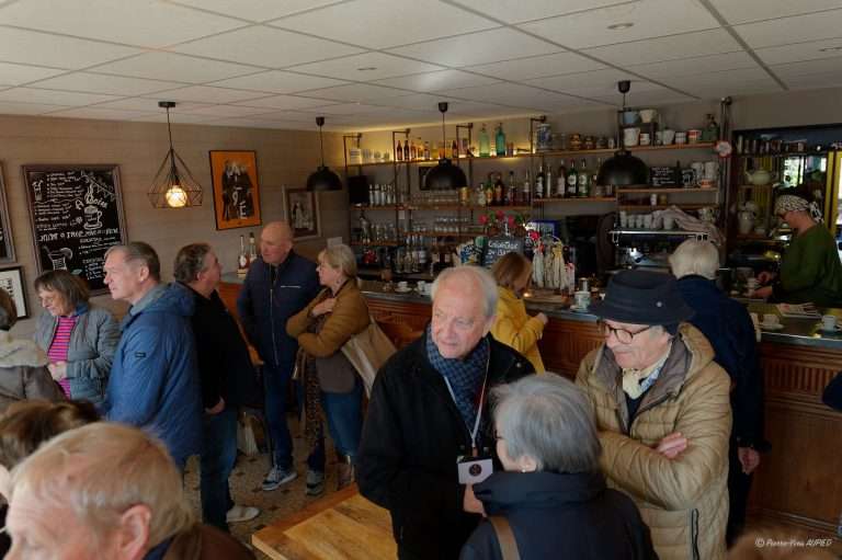 Café d'accueil au Bar Breton de Brec'h le matin