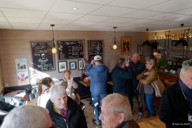 Café d'accueil au Bar Breton de Brec'h le matin